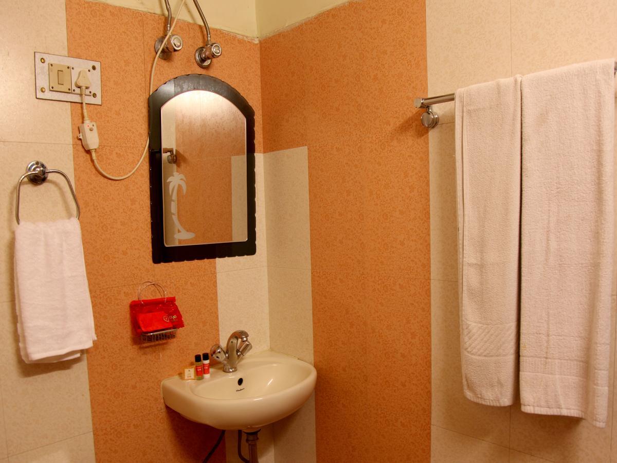 Oyo 2054 New Hotel Broadway Варанасі Екстер'єр фото