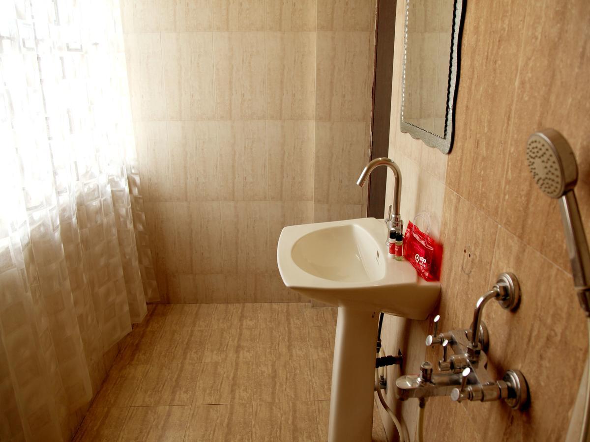 Oyo 2054 New Hotel Broadway Варанасі Екстер'єр фото