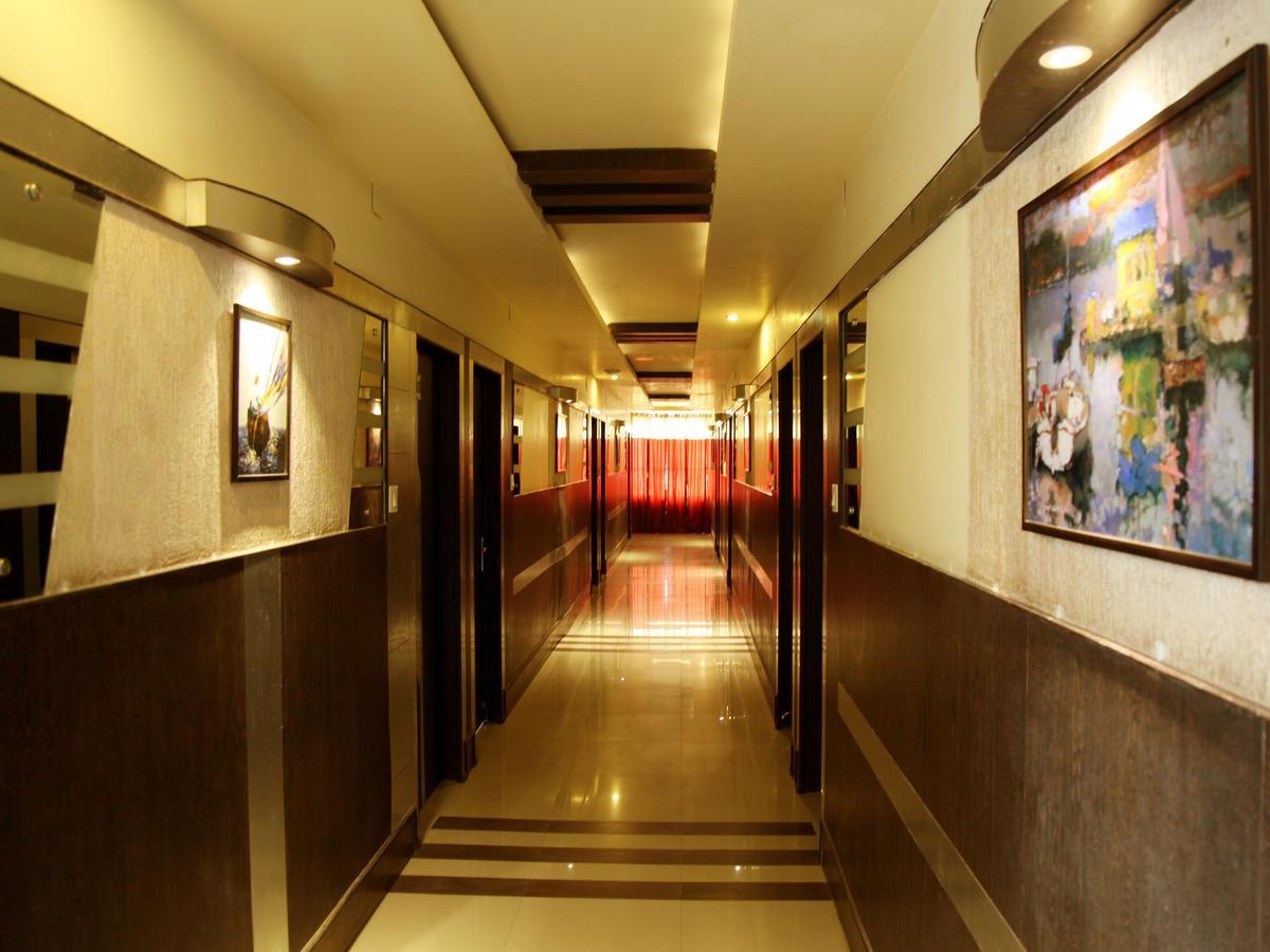 Oyo 2054 New Hotel Broadway Варанасі Екстер'єр фото